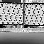 Black-and-white, Monochrome, Iron, Line, Architecture, Chain-link Fencing, Metal, Noir & Blanc, Fence, Photography, Wire Fencing, Mesh, Style, Tints And Shades, Steel, Symmetry